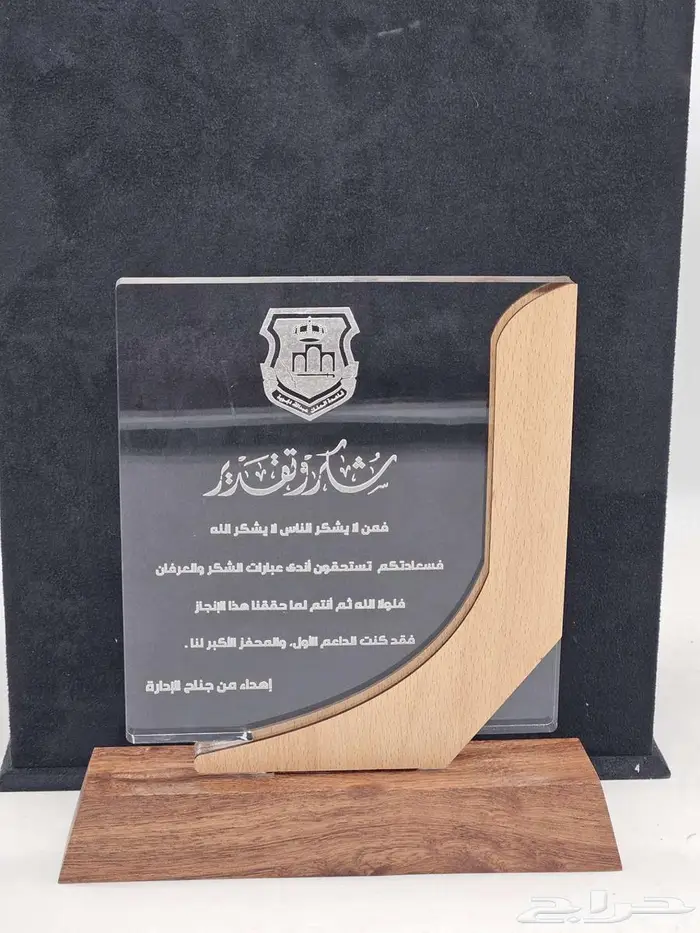 متخصصين في صناعه الدروع والمجسمات والهدايا والعلب بخاماتها 40