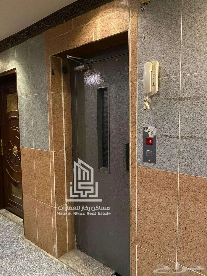 شقة مؤثثة للبيع في حي الربوة موقع حيوي وتشطيب ممتاز 4