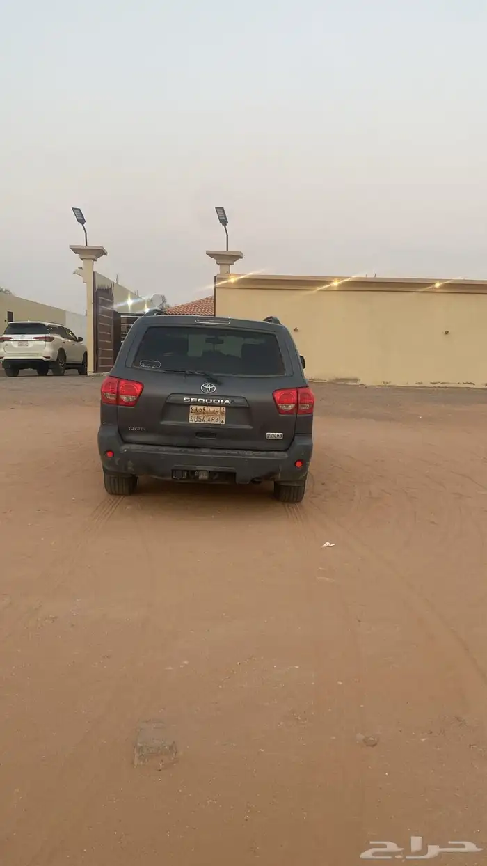 تويوتا سكويا2010بدون دبل فل كامل 3