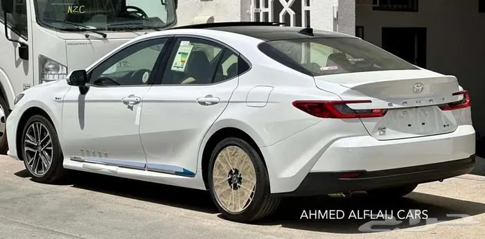 تويوتا كامري LE 2025 هايبرد بالنقد والتقسيط 4