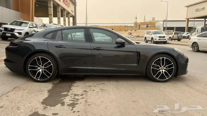 بورش باناميرا موديل 2022- معرض خلف للسيارات 2