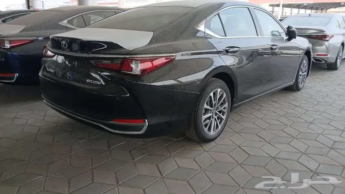 متوفر لكزس اى اس 250 aa لون اسود 1