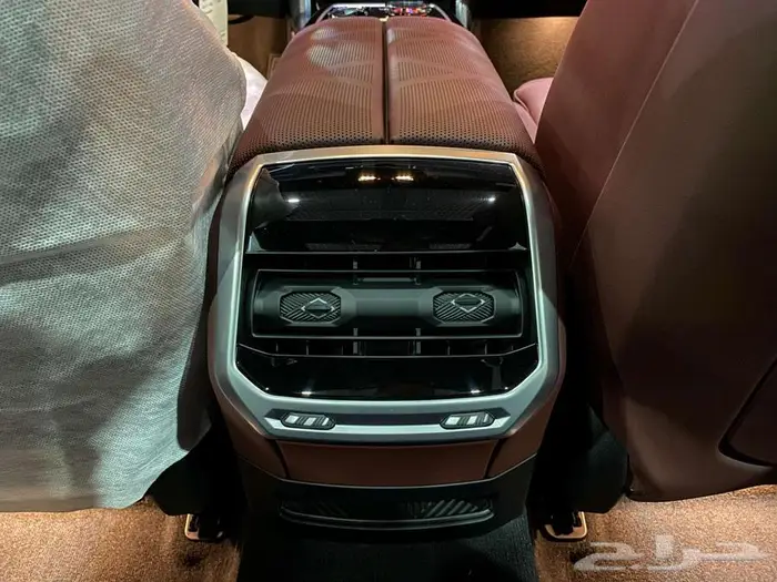 بي ام دبليو 735i 2025 ابيض داخل احمر الفئة السابعة خليجي 29