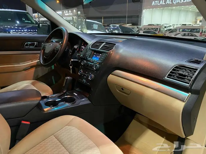 فورد اكسبلورر 2017 فضي ماشيه 166000كم 34