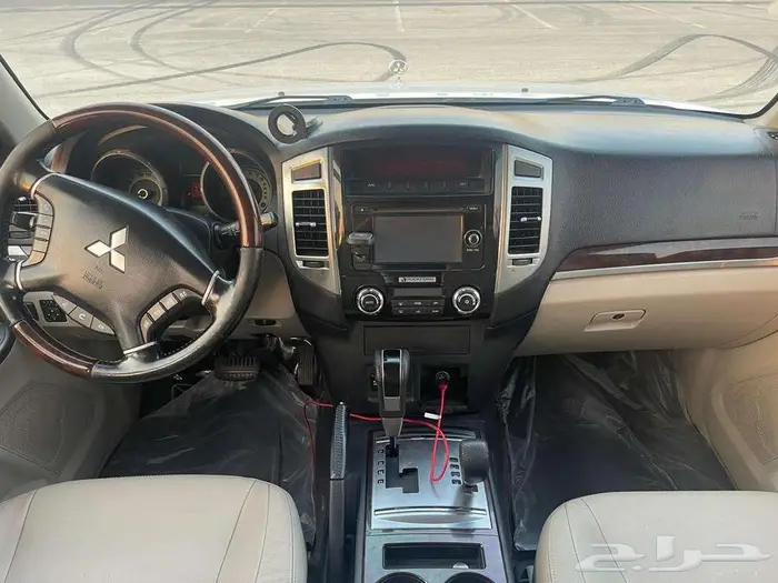 2016 3.8 Pajero Silver Package full 13