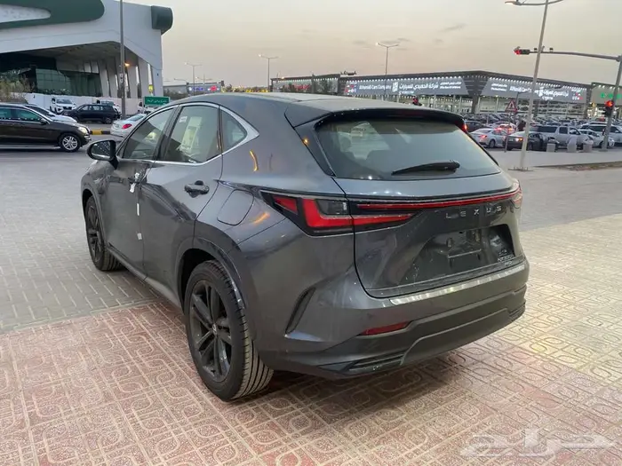 لكزس NX 350h 2025 رمادي داخلي احمر هايبرد 11