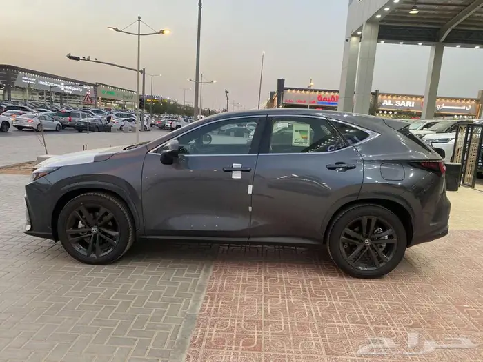 لكزس NX 350h 2025 رمادي داخلي احمر هايبرد 4