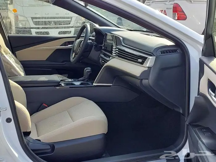 تتوفر فئات كامري 2025 اصفار لمبيعات النقد والبنوك بأقل ربح 2