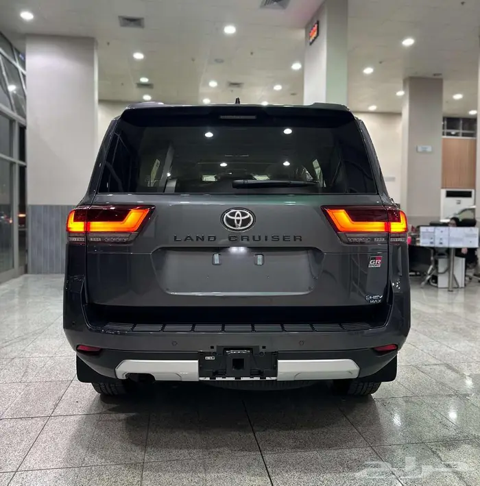 لاندكروزر جي ار اس هايبرد LC300 GRS HYBRID 2025 4