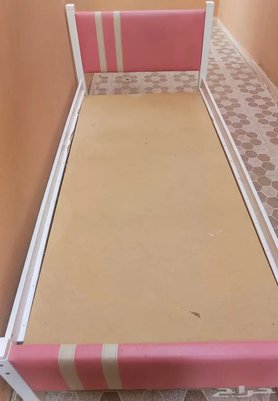 سرير نفر 0