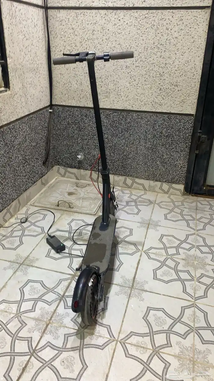 سكوتر للبيع يطفي يشتغل مع الشاحن على السوم 6