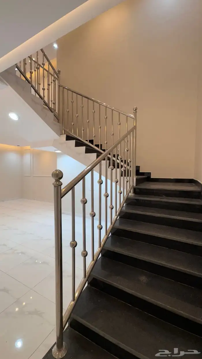 للبيع روف علوى مع ملحق بمدخل سياره مساحه كبيره 10