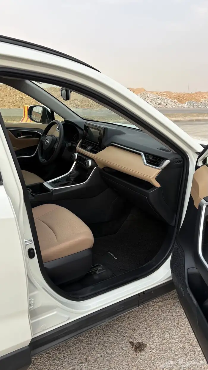 للبيع تايوتا راف فور XLE 4WD 12