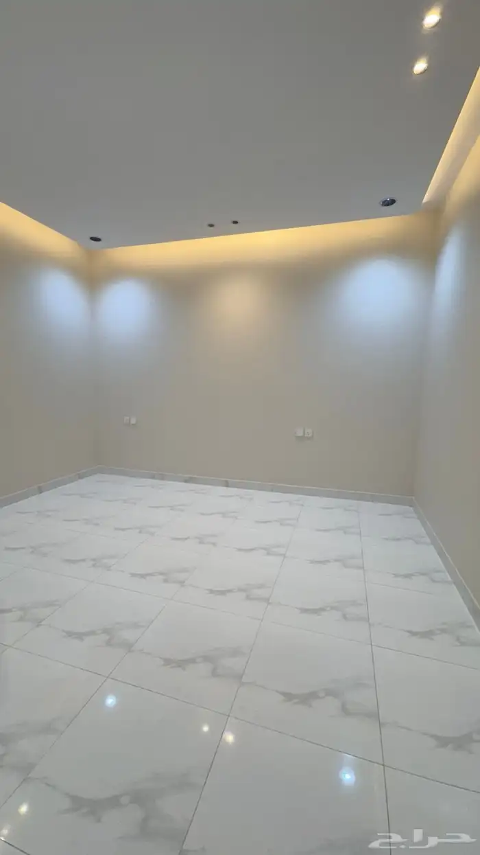 للبيع روف علوى مع ملحق بمدخل سياره مساحه كبيره 13