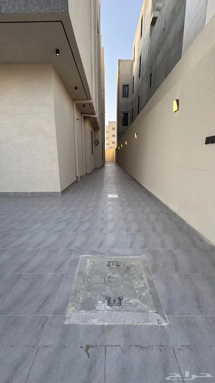 للبيع شقه ارضيه مساحه كبيره موقع متميز حى الزهور ابها 4