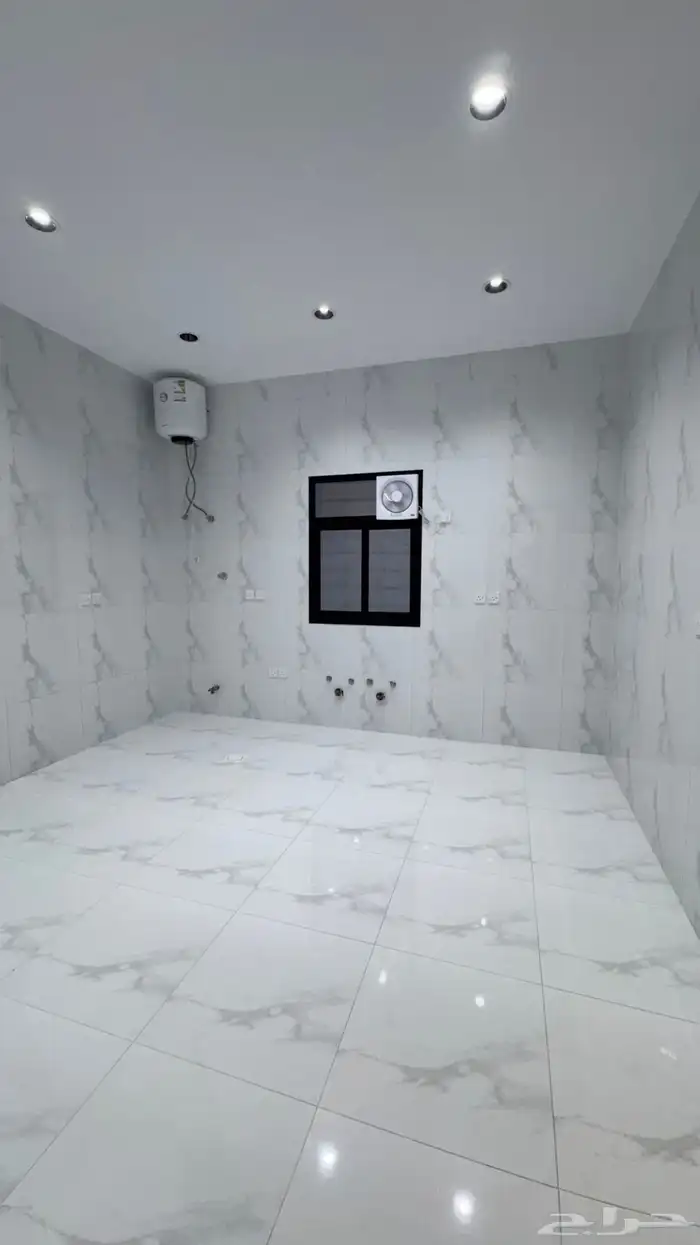 للبيع روف علوى مع ملحق بمدخل سياره مساحه كبيره 12