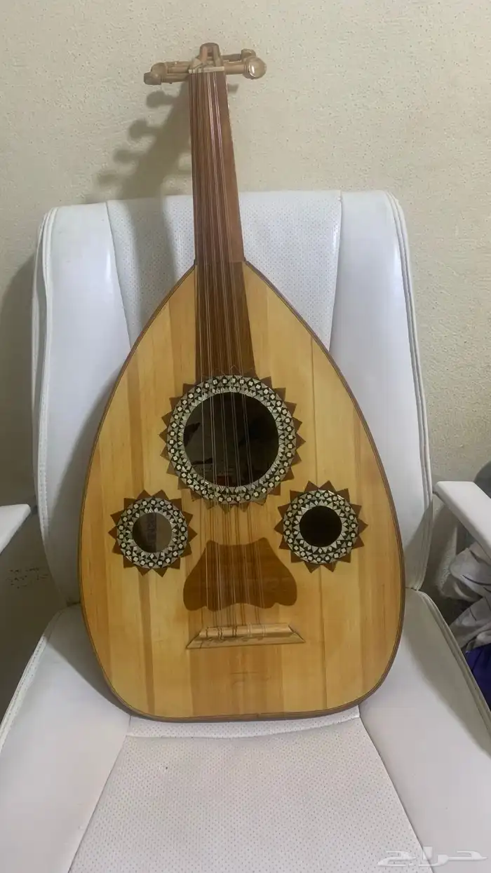 اله عود موسيقية بخشب جوز و ميجنو  صناعة مصرية 0