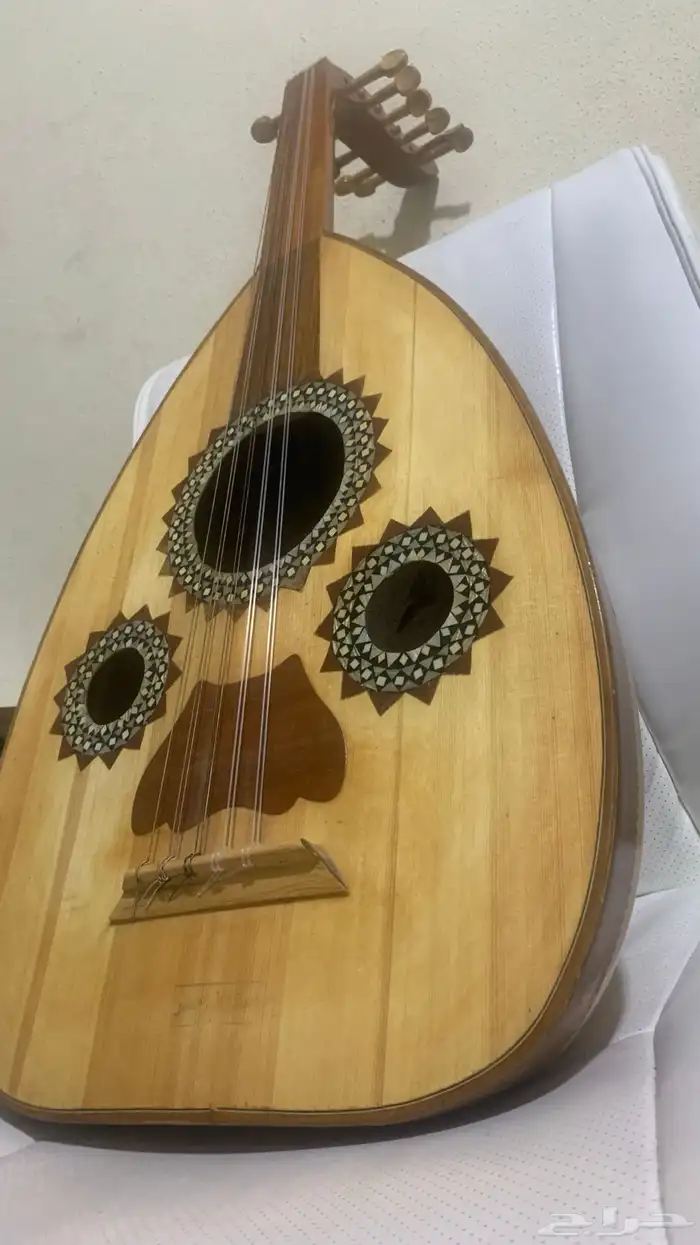 اله عود موسيقية بخشب جوز و ميجنو  صناعة مصرية 4