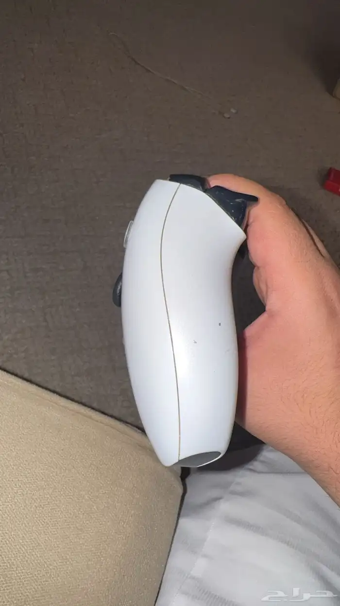 يد بلايستيشن للبيع اصليه لاتشكي من شي 4