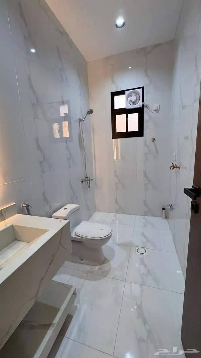 للبيع روف علوى مع ملحق بمدخل سياره مساحه كبيره 14