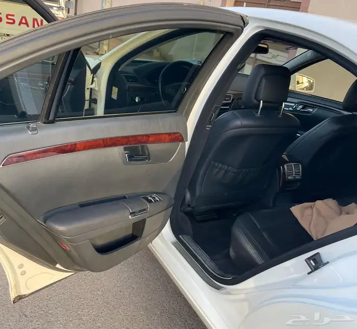 للبيع مرسيدس مديل 2010 4