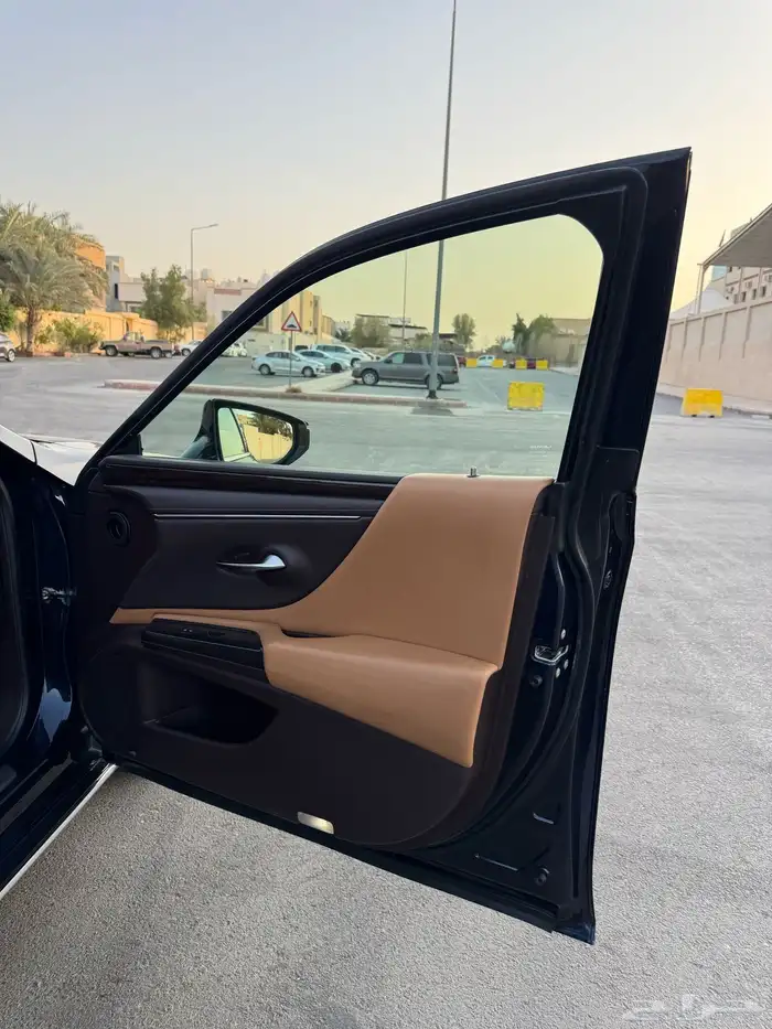 LEXUS ES350 عبداللطيف جميل 25