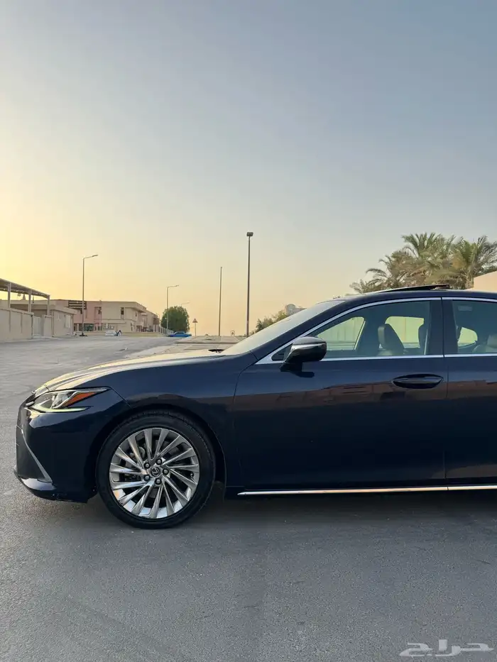 LEXUS ES350 عبداللطيف جميل 9