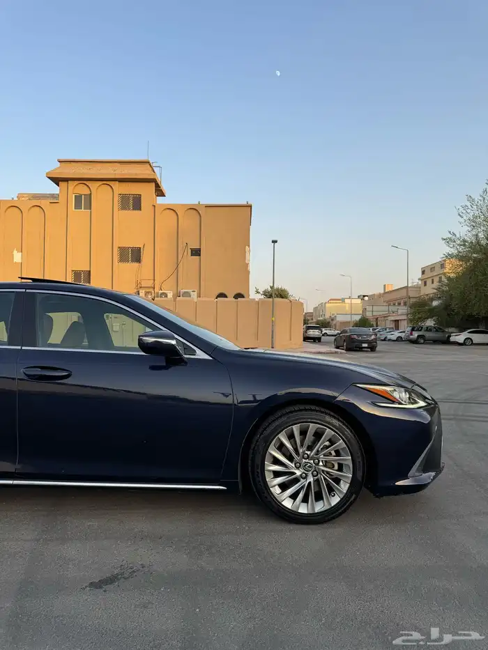 LEXUS ES350 عبداللطيف جميل 11
