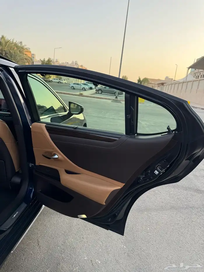 LEXUS ES350 عبداللطيف جميل 26
