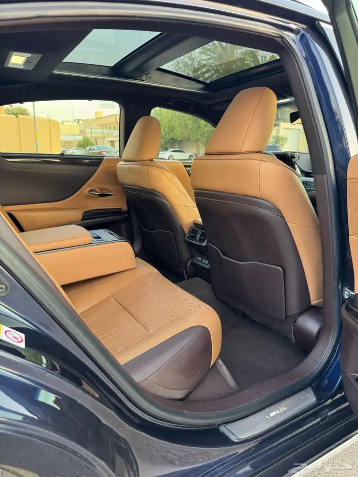LEXUS ES350 عبداللطيف جميل 24