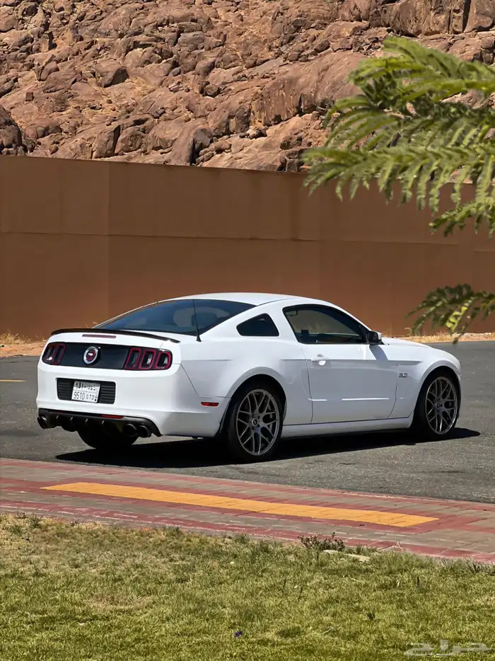 MUSTANG GT 4