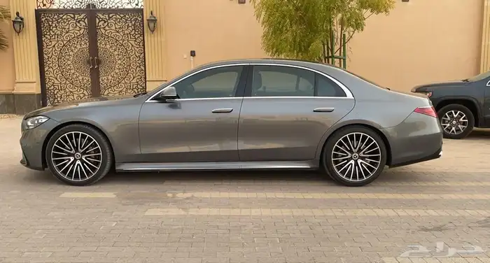مرسيدس 2023 S 500 شاشات فل كامل 6
