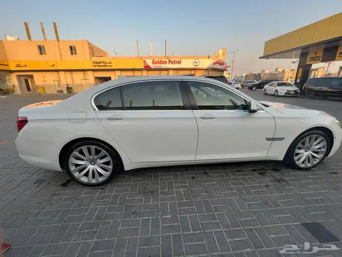 بي ام دبليو الفئة السابعة 740Li 2014 مستعملة للبيع 2