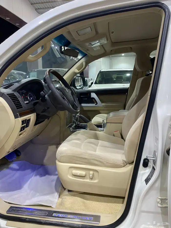 لاند كروزر جي اكس آر v8 المديل 2016 العدد 6