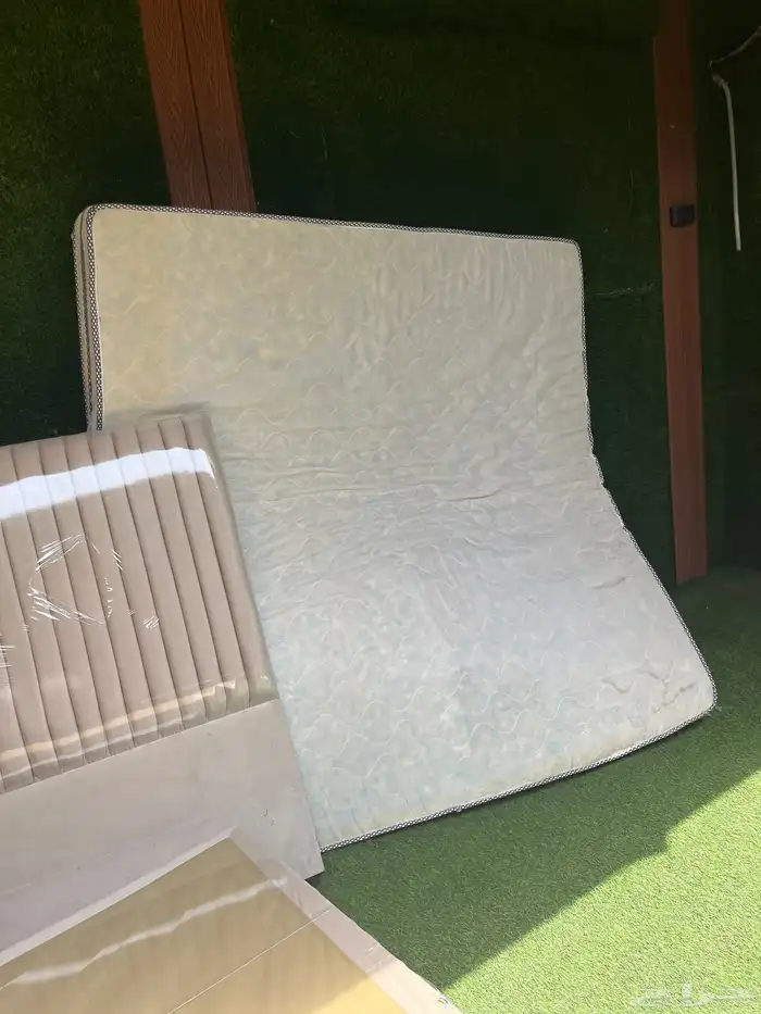 سرير جديد مع المرتبه وثنين الات رياضه 2