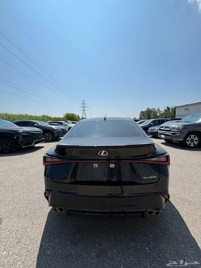 للبيع لكزز IS500 موديل 2022 - V8 بسعر خرافي جدا 4