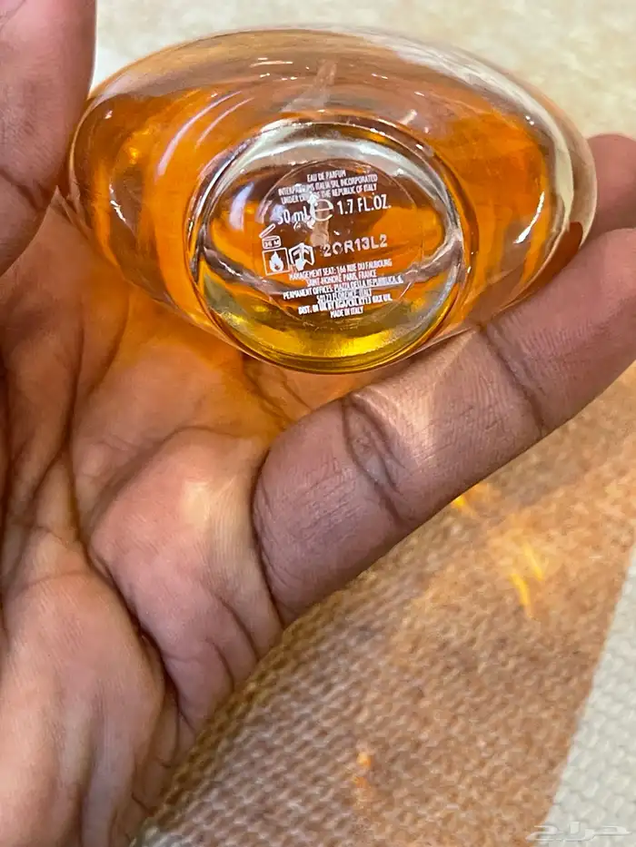 للبيع 10 عطور قديمه جميله و 8 ساعات منوعه البيع للجميع 20