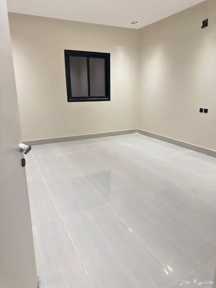 شقة جديدة حي غصون المساحة كبيره 360 2