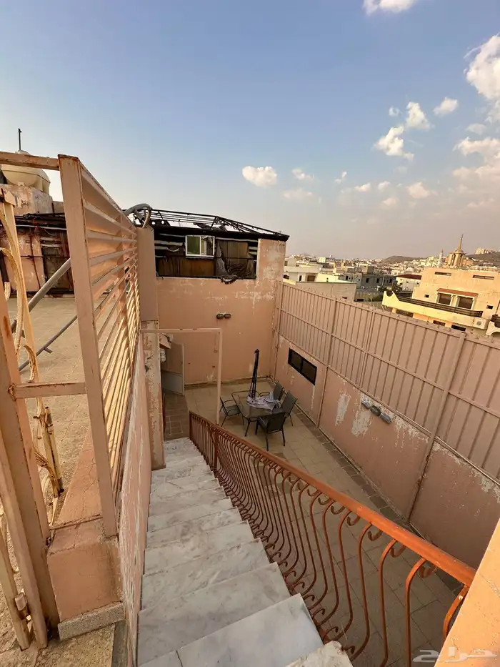 عمارة خمس شقق في أم العراد على شارعين 20