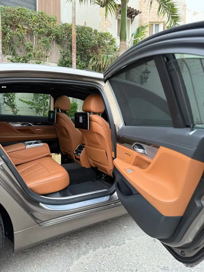 شبة وكالة BMW740L 12