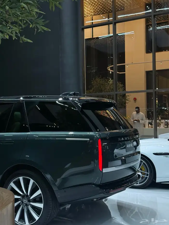 رنج روفر SV 2025 جديد بسعر خاص 6