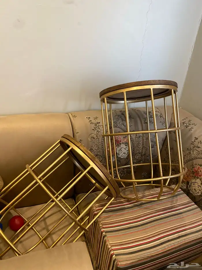 طاوله كبيره مع 4 طاولات صغار 1