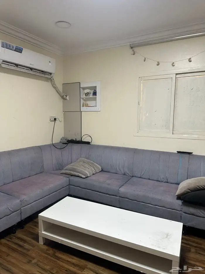 كنب مودرن نضيف بسعر 200ريال فقط للسرعة النقل 3