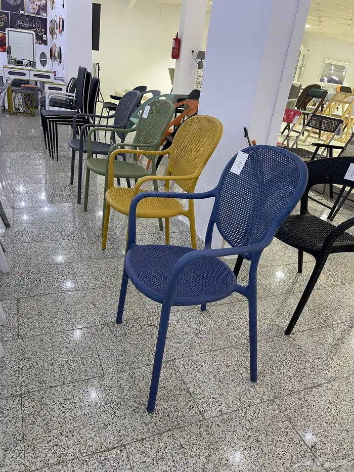 كراسي فايبر ملونه طاولات فايبر خارجية كافيهات ومطاعم 83