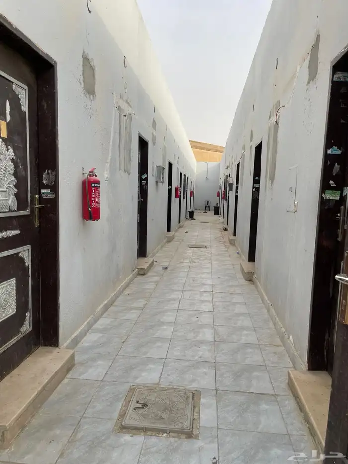 للبيع مجمع في صناعية الرمال 2