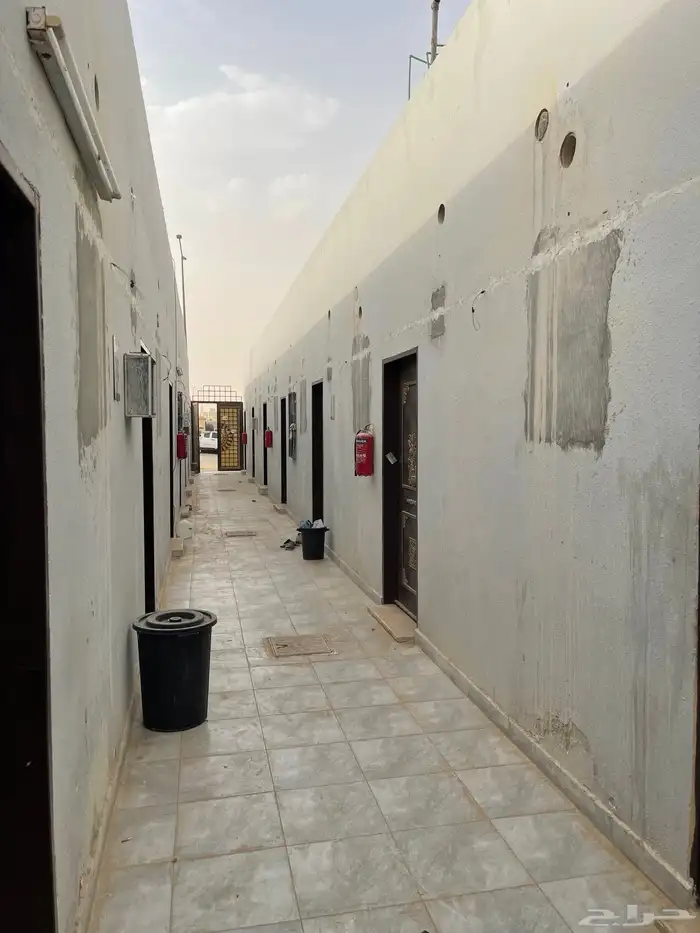 للبيع مجمع في صناعية الرمال 4