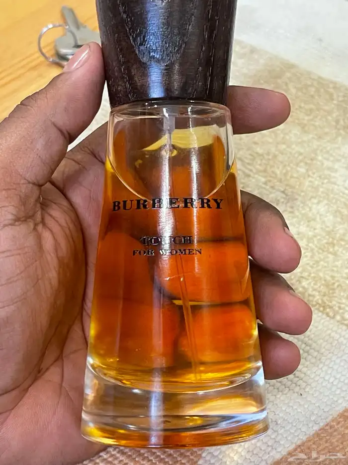 للبيع 10 عطور قديمه جميله و 8 ساعات منوعه البيع للجميع 15