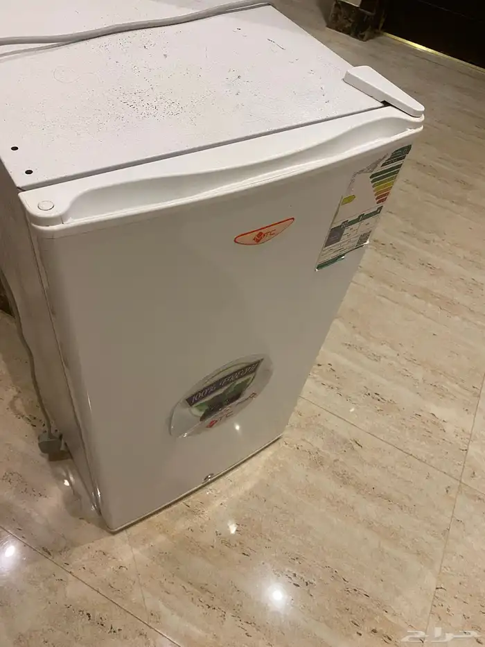ثلاجه للبيع صغيره تبريدها ممتاز نظيفه جدا خط 220 0