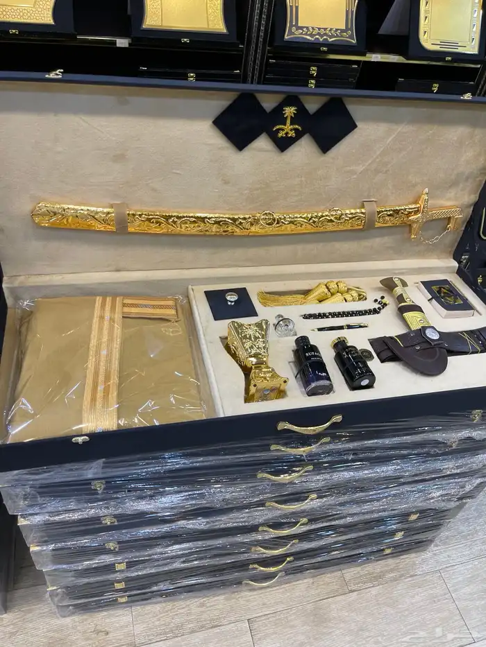 هدايا خاصة بشت سيف دروع زواج ترقية تقاعد تكريم منزل جديد 5