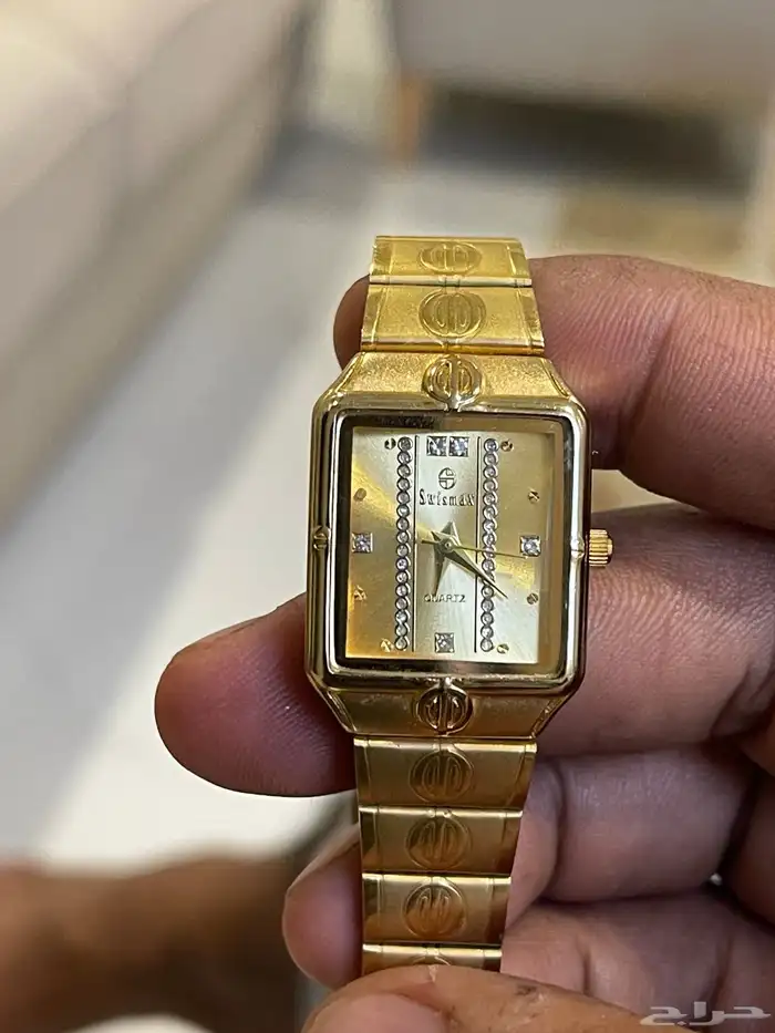 للبيع 10 عطور قديمه جميله و 8 ساعات منوعه البيع للجميع 24
